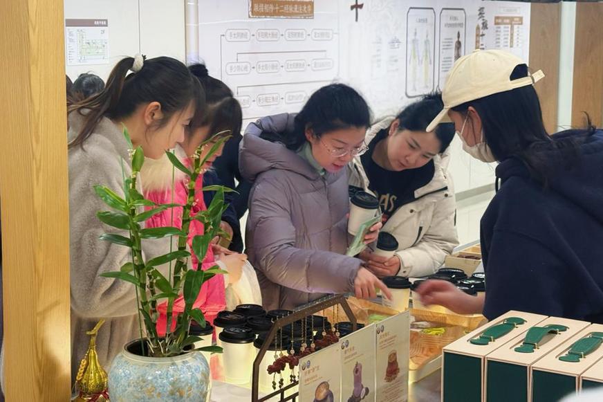 从繁华商圈到火热军营：北京市朝阳区用一场特殊礼遇致敬军嫂