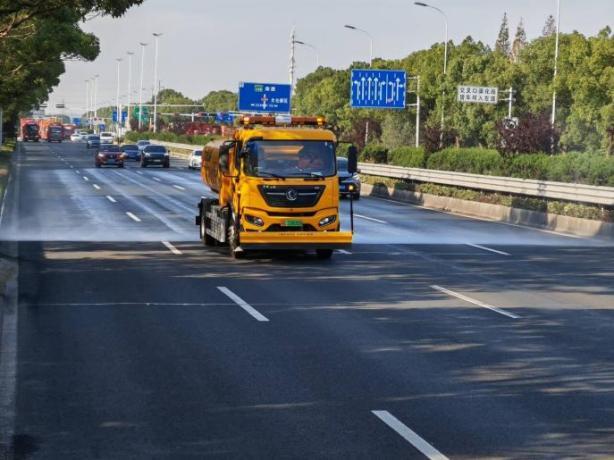 岁月巡路：一条路的四季回想