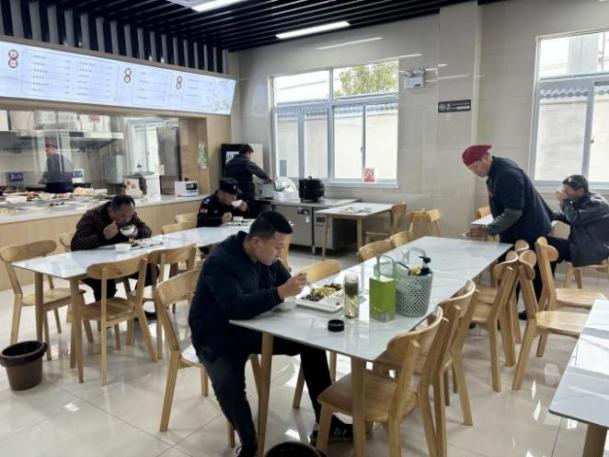 岁月巡路：一条路的四季回想