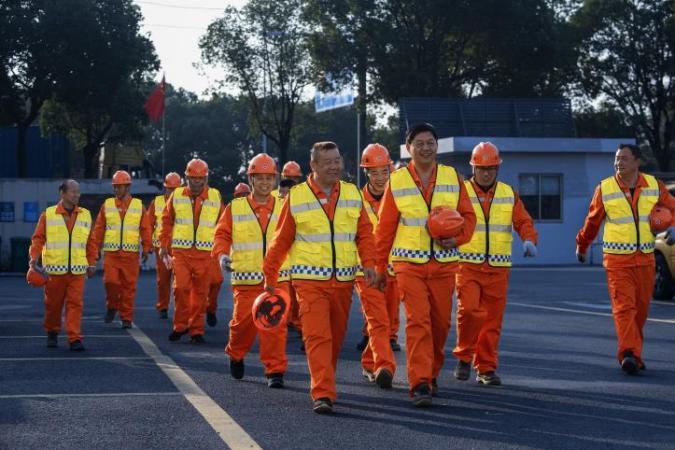 岁月巡路：一条路的四季回想