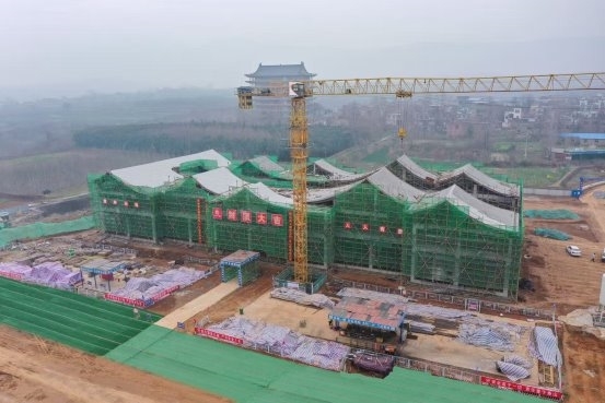 郑洛高速万安山服务区南区综合楼主体结构封顶