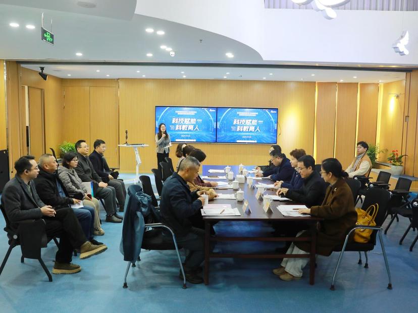 慈善赋能科技教育 苏州200架无人机“组团”飞进校园