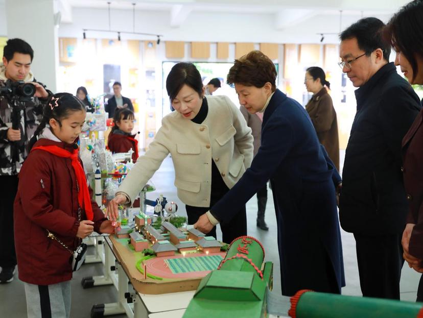 慈善赋能科技教育 苏州200架无人机“组团”飞进校园