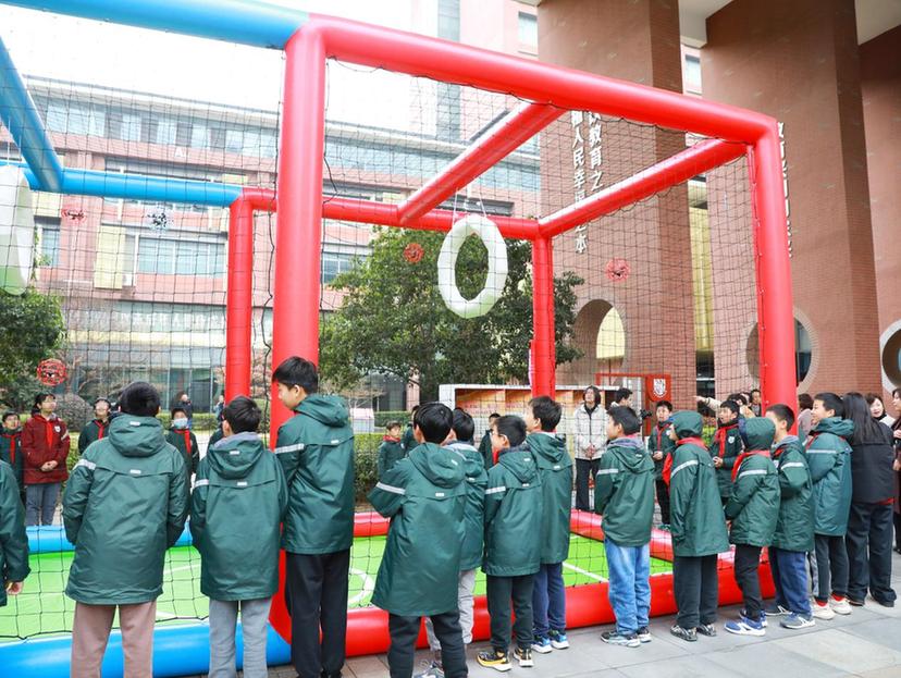 慈善赋能科技教育 苏州200架无人机“组团”飞进校园