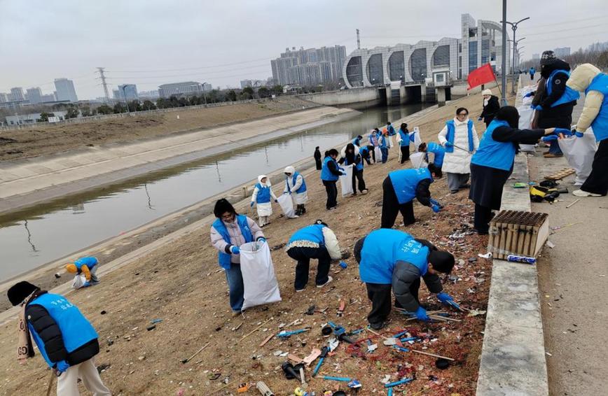 一抹志愿蓝，守护一河清！扬中市水利局巾帼护水在行动