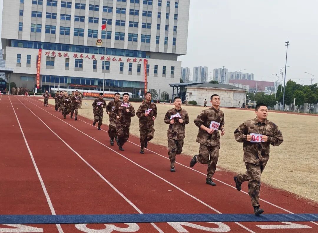 江苏阳澄湖镇青年热血赴军营