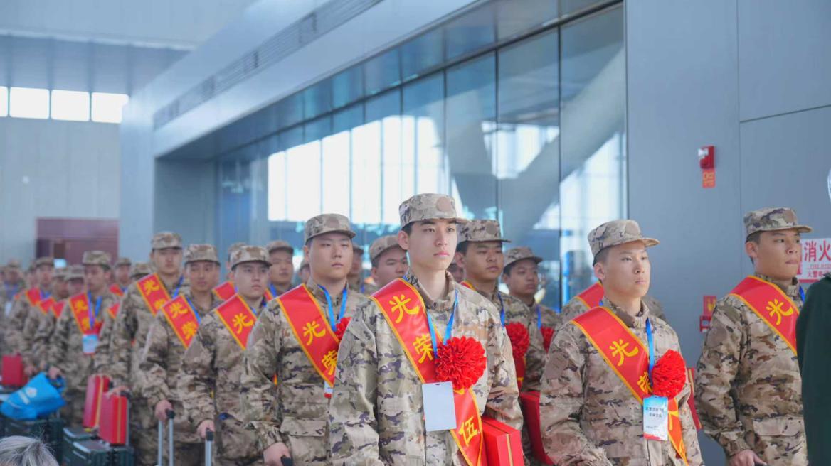 以“朝阳温度”，欢送最可爱的人——2026年春季新兵从北京朝阳站光荣出征