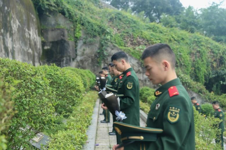 武警重庆总队执勤第三支队：清明寄哀思，山河念忠魂