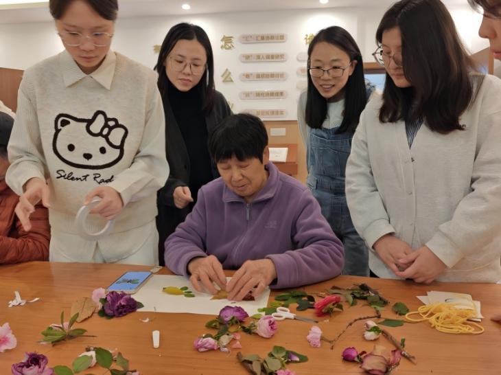 “校社e家”传温情 青春相伴暖桑榆