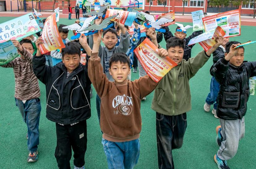 江苏东海：地球日遇上爱鸟周 科普宣传进校园