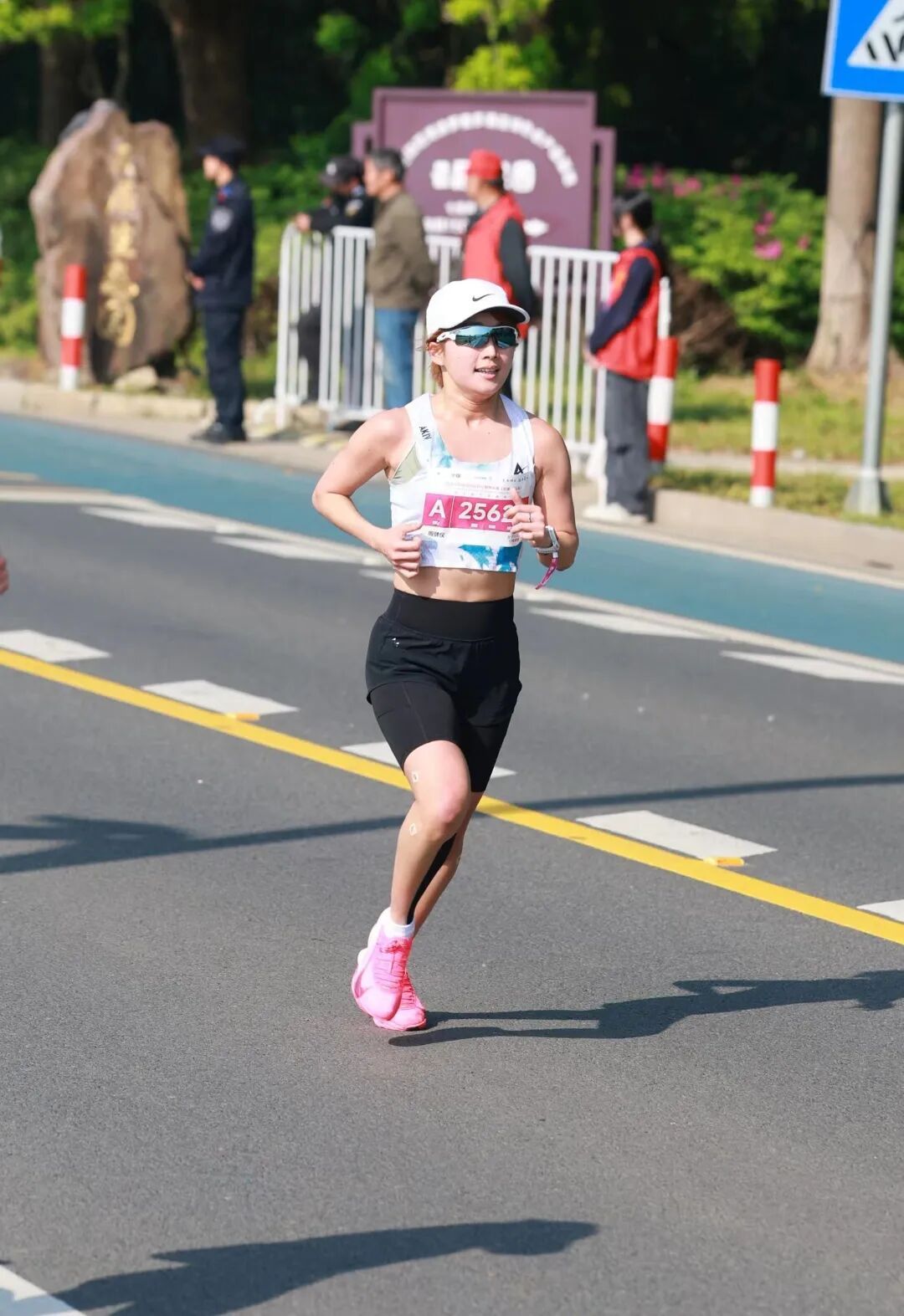 从灵山胜境到七里风光堤：这场国家级10公里精英赛让世界看见马山的“运动基因”