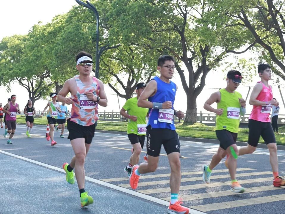 从灵山胜境到七里风光堤：这场国家级10公里精英赛让世界看见马山的“运动基因”