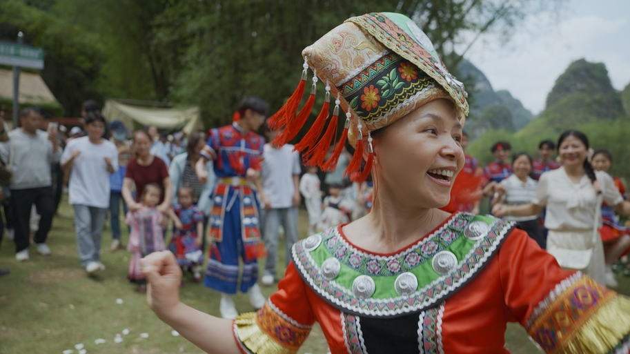 三月三广西河池金城江龙江第一湾举办国潮“神仙会”