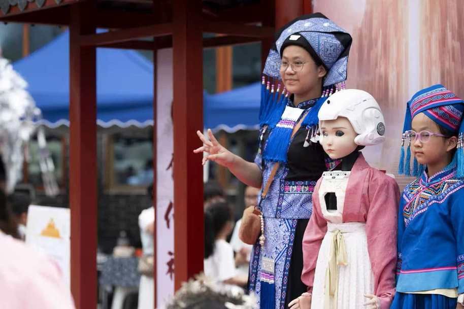 三月三广西河池金城江龙江第一湾举办国潮“神仙会”