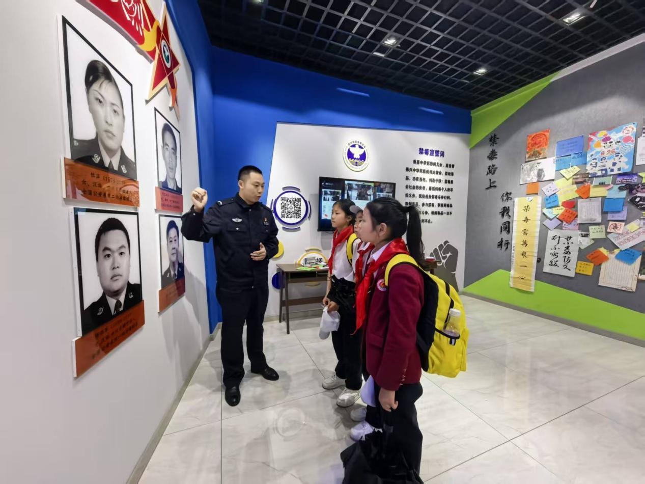 川渝协同思政育人 红岩精神薪火相传