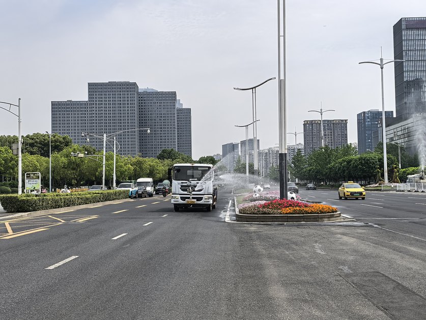 5万个免费车位+精细服务升级 南京城管高效护航“五一”及“苏超”赛事