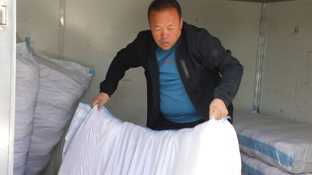 小手套闯出大市场 “双循环”激活振兴路