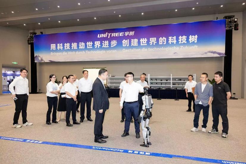 厦门工学院与宇树科技股份有限公司签约共建具身智能产业学院