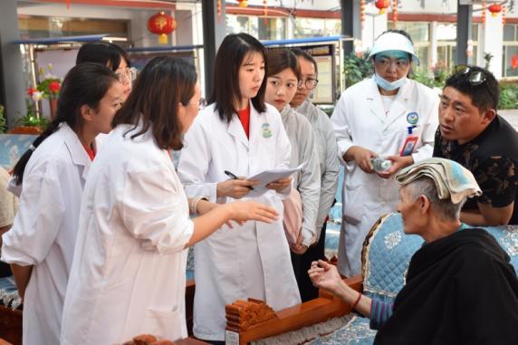 格桑花开察雅县 重庆三峡医专留下“带不走”的医疗队