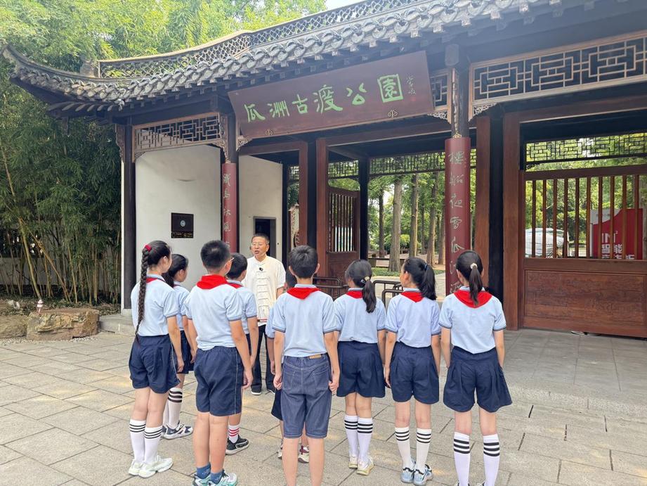 扬州邗江区：诗渡寻文脉 读城润童心