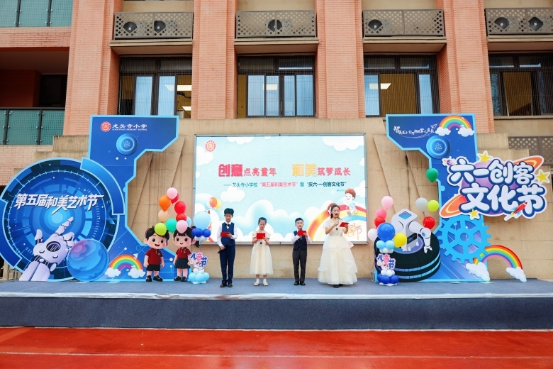 校园变身创业市集 小学生沉浸式体验当老板