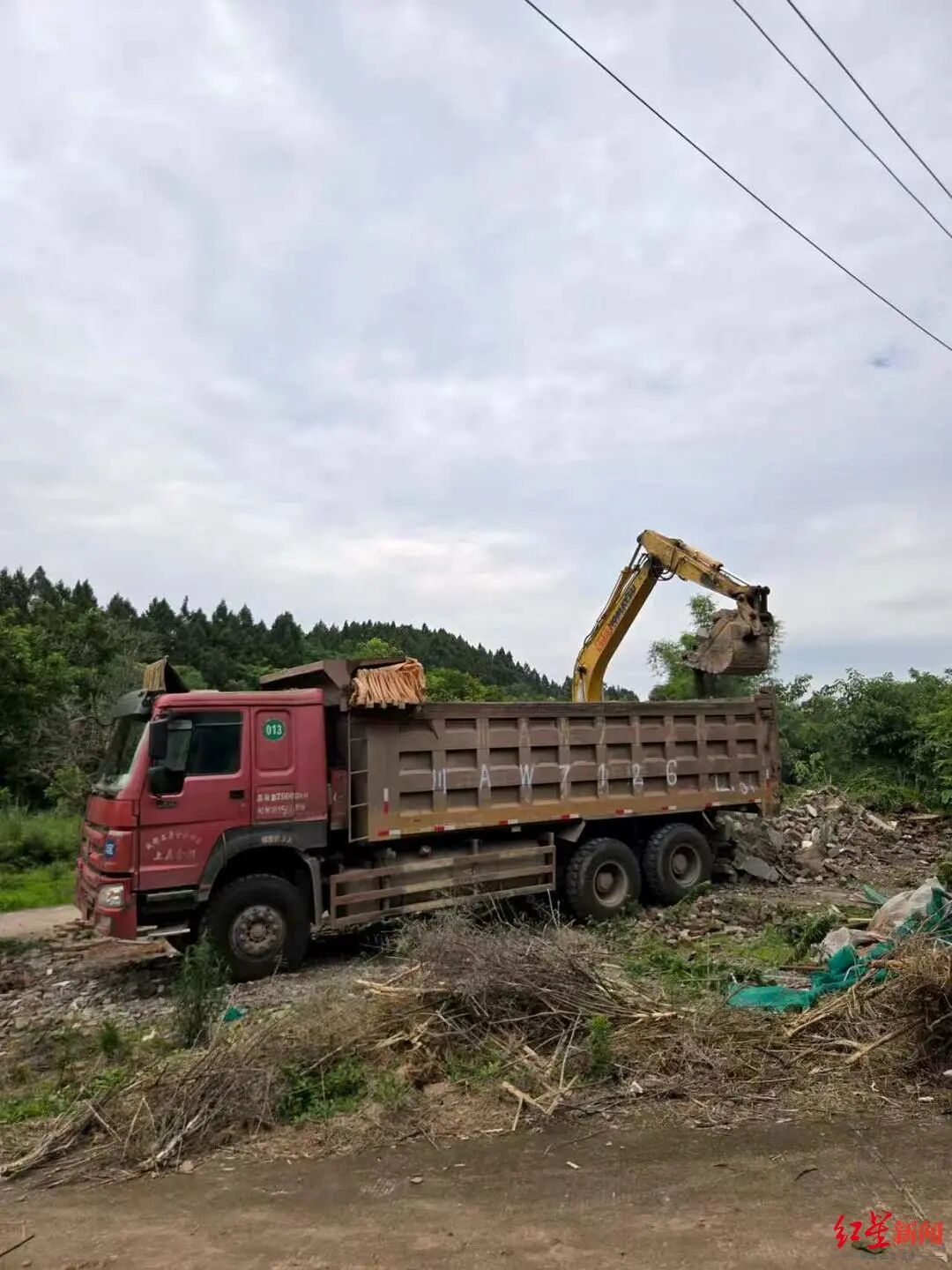 建筑垃圾乱倒？在成都，一条留言就让200㎡垃圾“迅速消失”