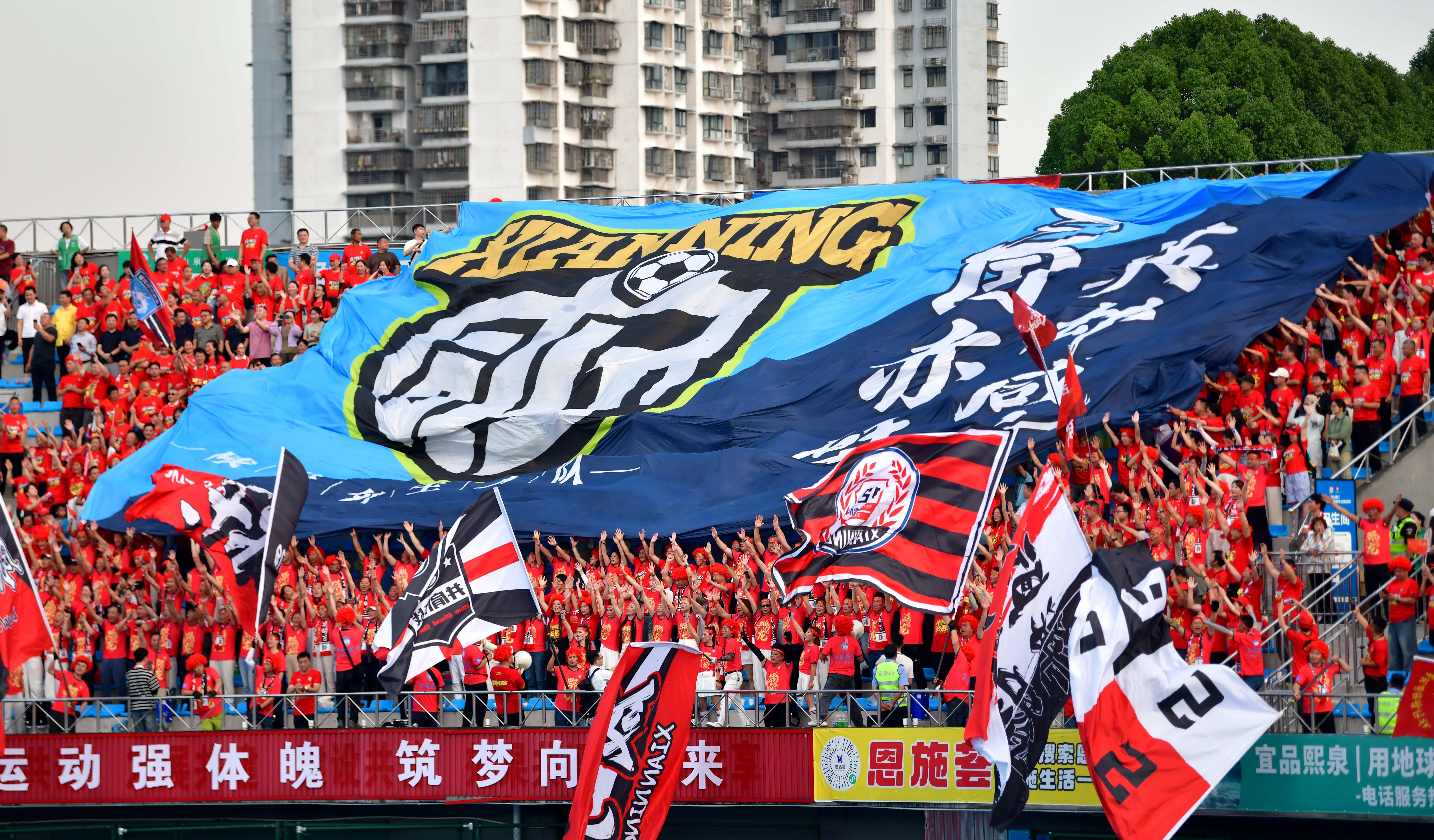 绿茵燃烽火 山水共长情——2026年湖北省城市足球联赛咸宁外星人队第六战综述 绿茵燃烽火 山水共长情——2026年湖北省城市足球联赛咸宁外星人队第六战综述