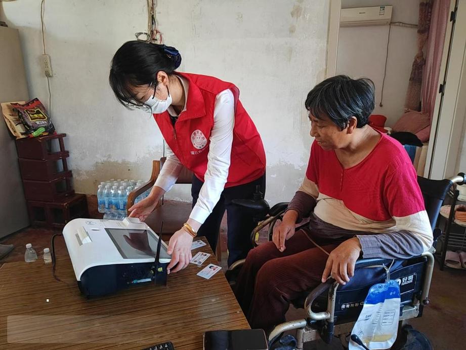 灌云农商银行：延伸服务触角 上门办好群众 “烦心事”