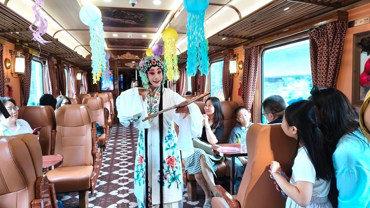 上车即入戏！全国首列沉浸式文旅专列“津旅时光号”驶入河北