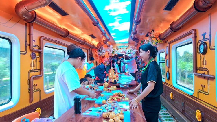 上车即入戏！全国首列沉浸式文旅专列“津旅时光号”驶入河北