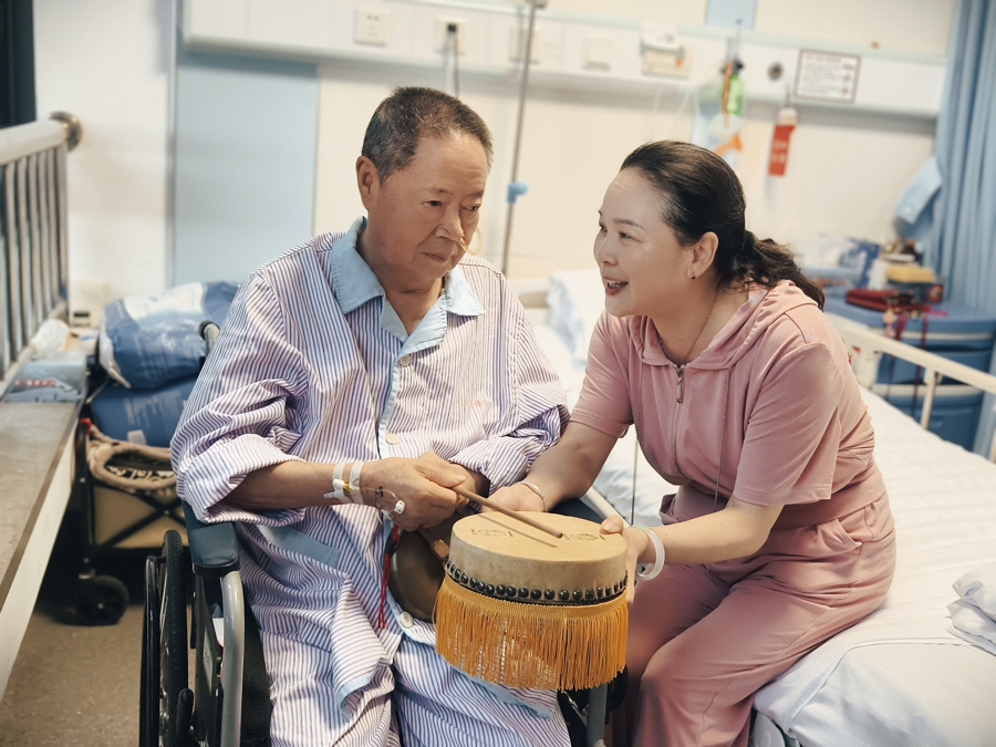 骨子里的爱唤醒八旬老艺人——病房里响起锣鼓声 骨子里的爱唤醒八旬老艺人——病房里响起锣鼓声