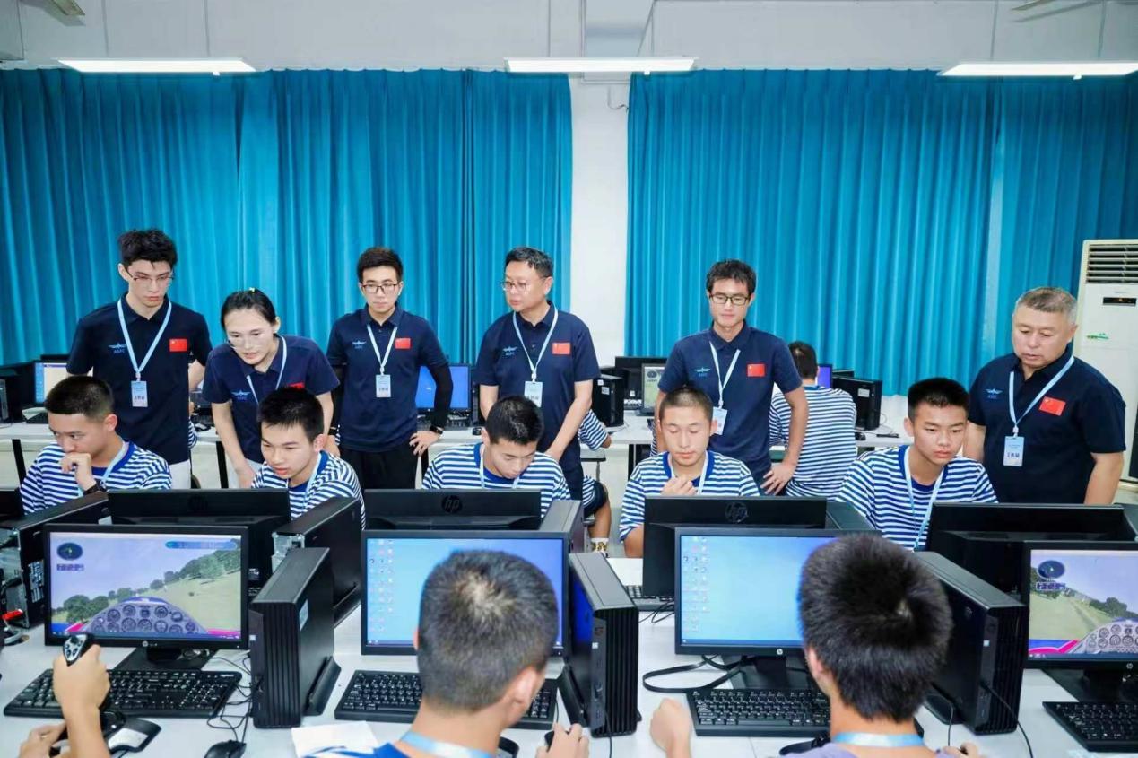 趣味竞速、解说口才同台比拼，重庆模拟飞行选拔赛秀出航空素养