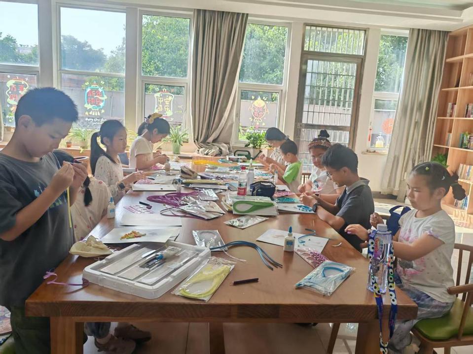 “趣味衍纸，妙绘童真” 南京江北新区江浦街道华光社区“栀心”家庭成长工作坊开展活动