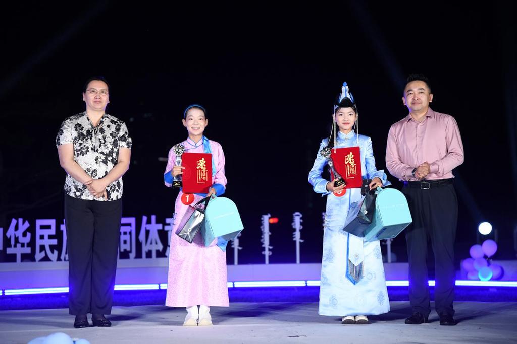 高原回响青春语 同心绽放团结花