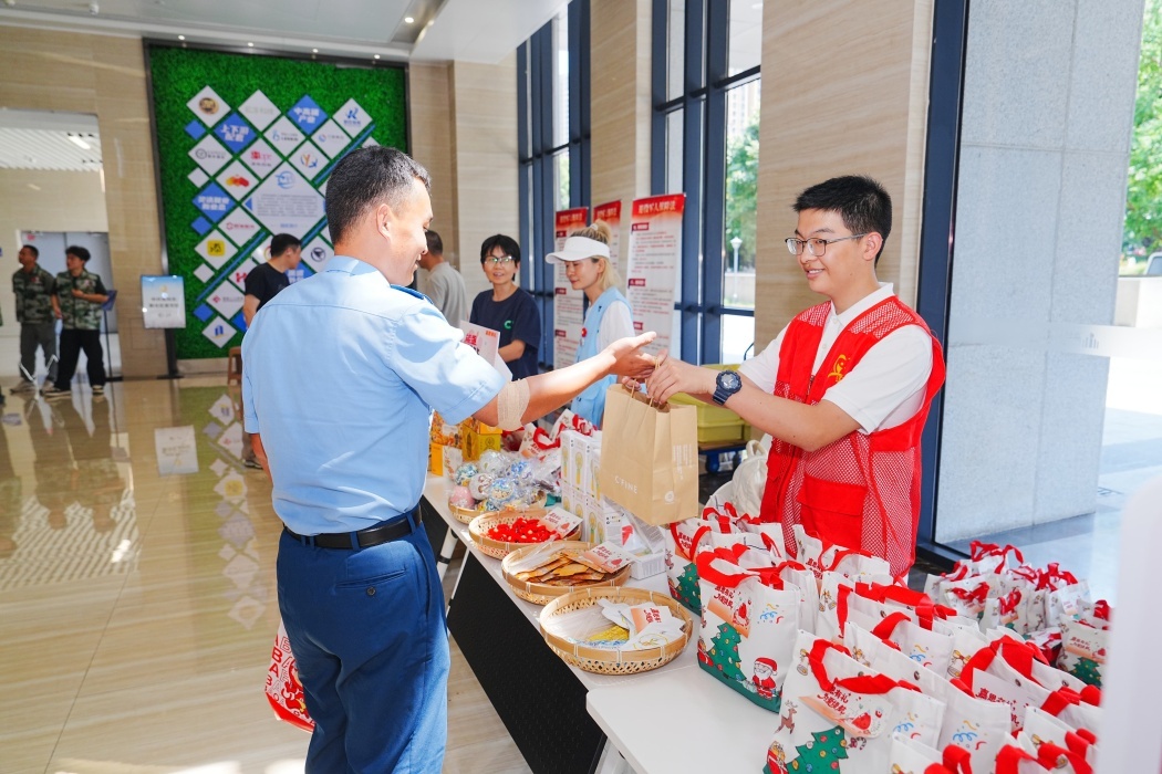 军魂永驻 热血同行——常州市新北区举办庆“八一”军人无偿献血暨退役军人专场招聘会