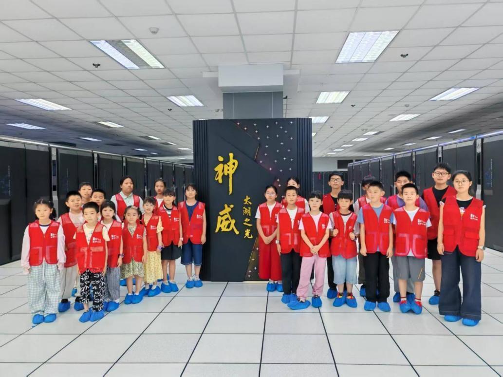 无锡马山街道耿湾社区：把“看护难”变成“快乐营”，蝉鸣声里的“耿Young”时光