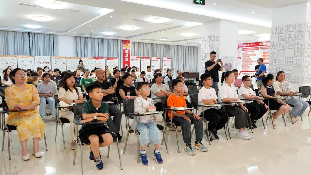 8位小领读人，一台书香纳凉晚会——江苏省如东经济开发区振新社区孩子们的别样暑期夜晚