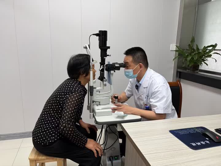 扬州市仪征：人工智能+眼底一张网，守护群众眼健康
