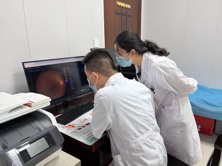 扬州市仪征：人工智能+眼底一张网，守护群众眼健康