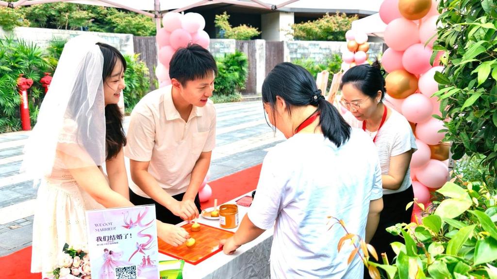 摩天轮下共度七夕 重庆两江新区打造沉浸式幸福体验营