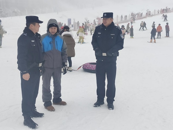巴渝警像|步履踏遍南天湖 重庆丰都民警黄潇甘做景区的“移动平安灯塔”