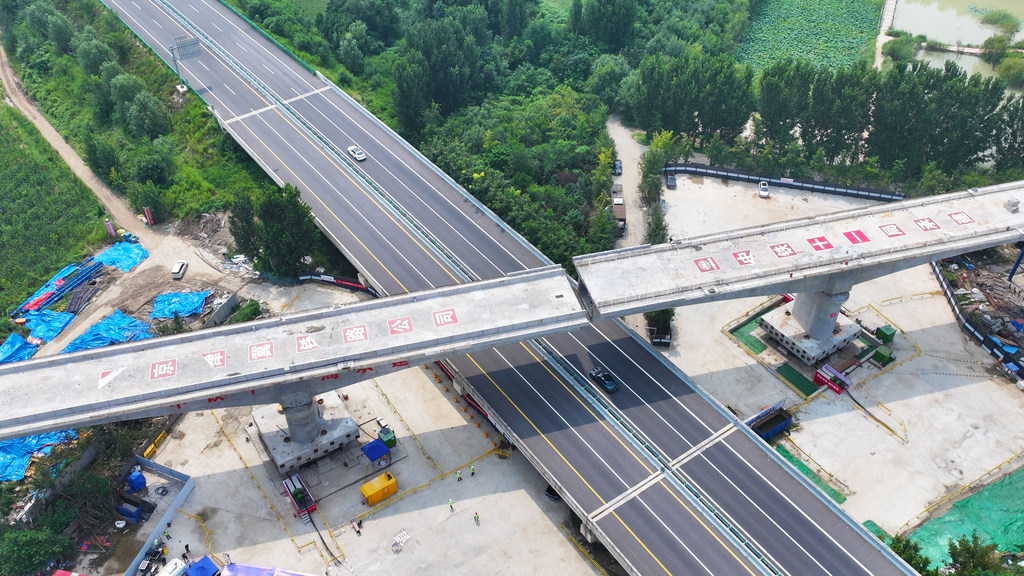 石雄铁路完成首次桥梁转体施工