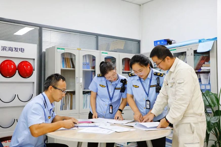 千帆竞发向海行，实干攻坚促腾飞！江苏滨海港经济开发区构筑蓝绿交织产业高地