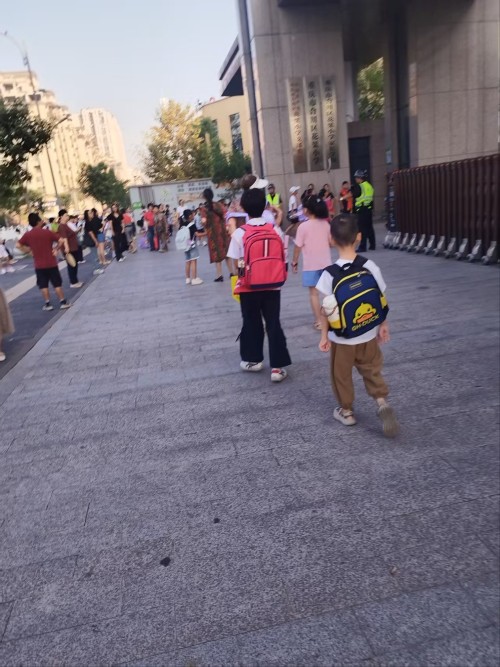 守护“监护空档”中的求学路：重庆合川为临时监护儿童撑起成长晴空