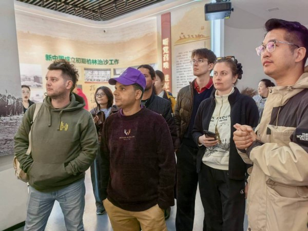 行走中国・寻踪塞上榆林|踏访毛乌素:多国嘉宾见证大漠变绿洲奇迹 行走中国・寻踪塞上榆林|踏访毛乌素:多国嘉宾见证大漠变绿洲奇迹