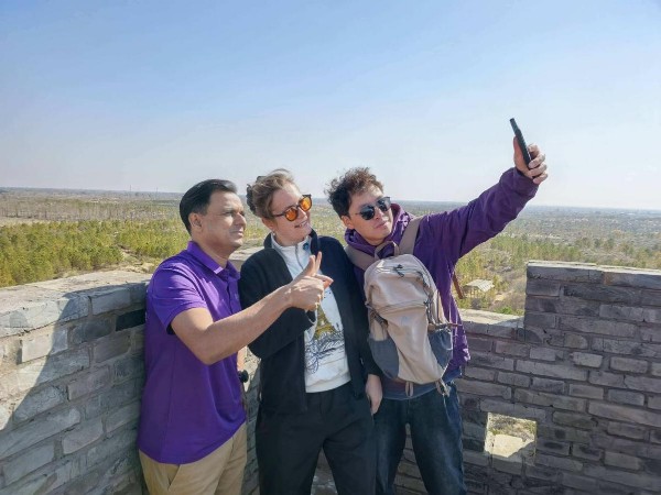 行走中国・寻踪塞上榆林|踏访毛乌素:多国嘉宾见证大漠变绿洲奇迹 行走中国・寻踪塞上榆林|踏访毛乌素:多国嘉宾见证大漠变绿洲奇迹