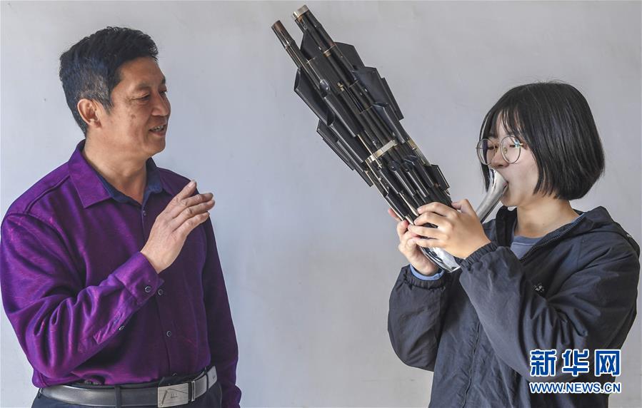 上海应用技术大学：领导干部与学生党员同开主题教育专题组织生活会