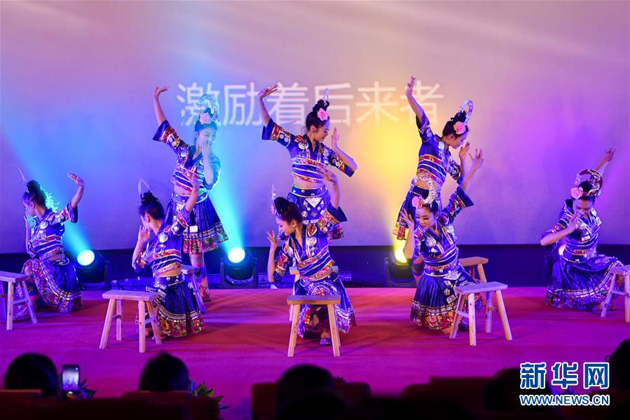 重庆隆福佳人举办文艺汇演活动庆祝新中国成立70周年