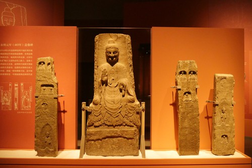 成都博物馆展出百件南北朝佛教造像