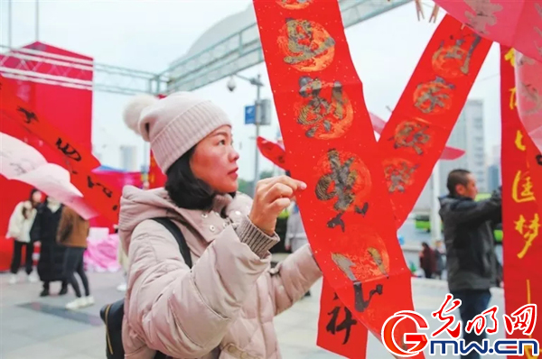 重庆江北：新春文化大餐送到家门口